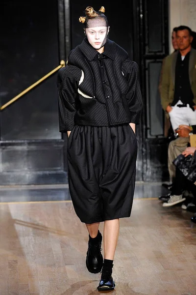 Look 10